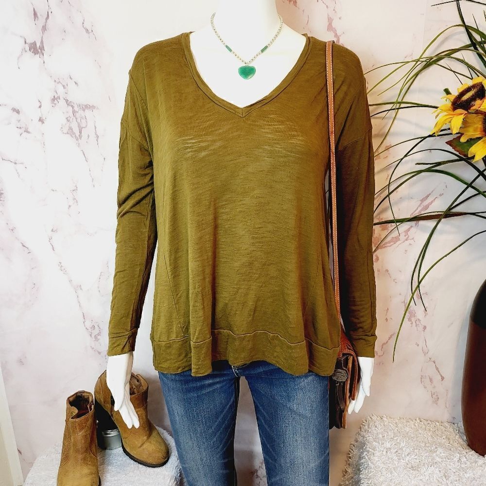 Madewell v neck pullover olive color sweater